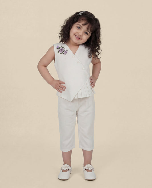 Cream linen co-ord with floral detailing