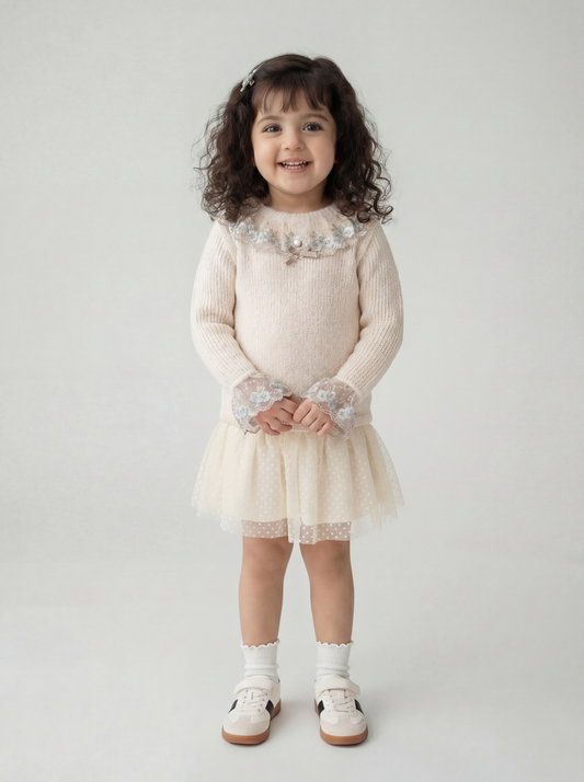 Cream woollen top with lace detailing (048)