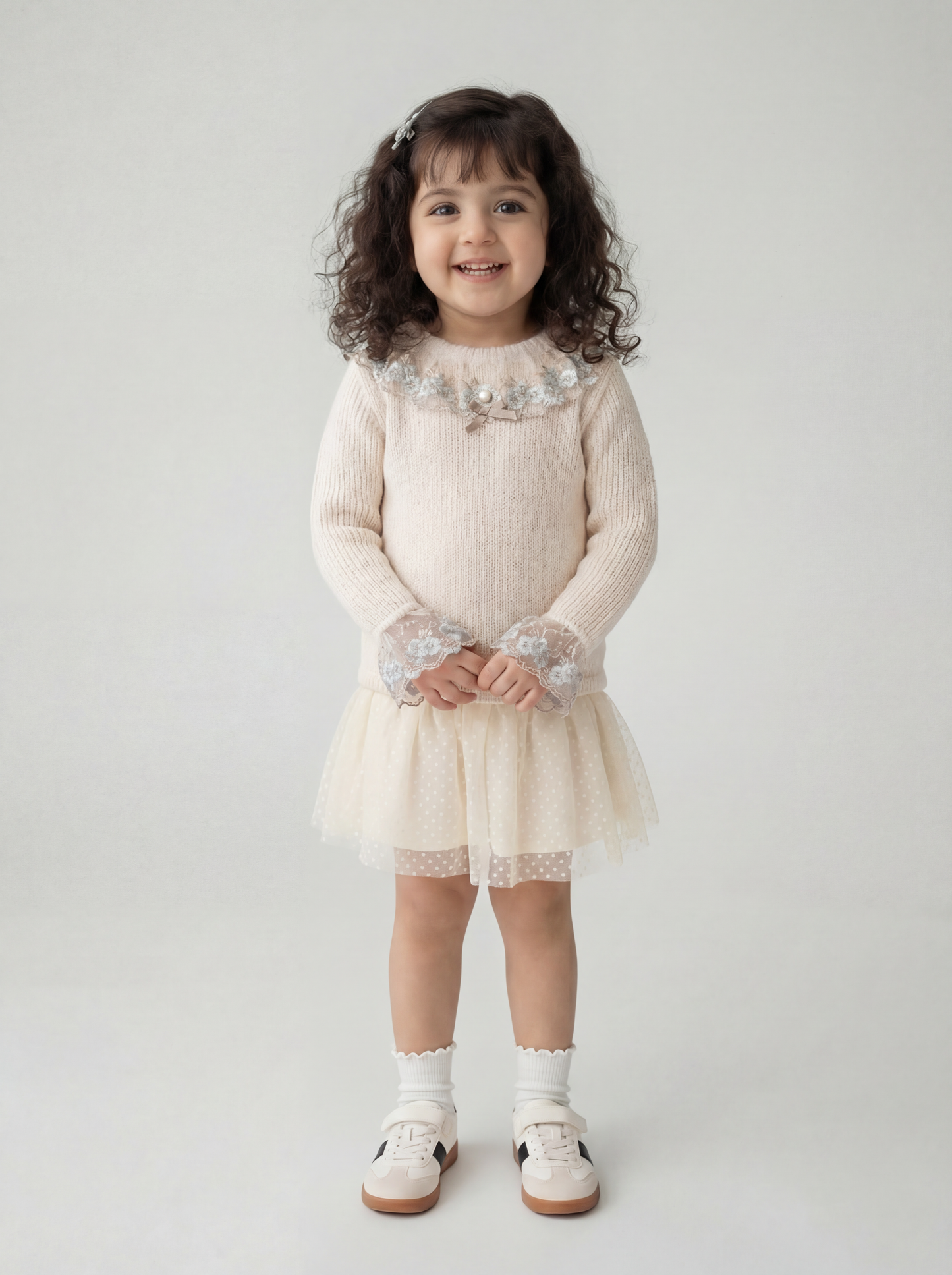 Cream woollen top with lace detailing (048)