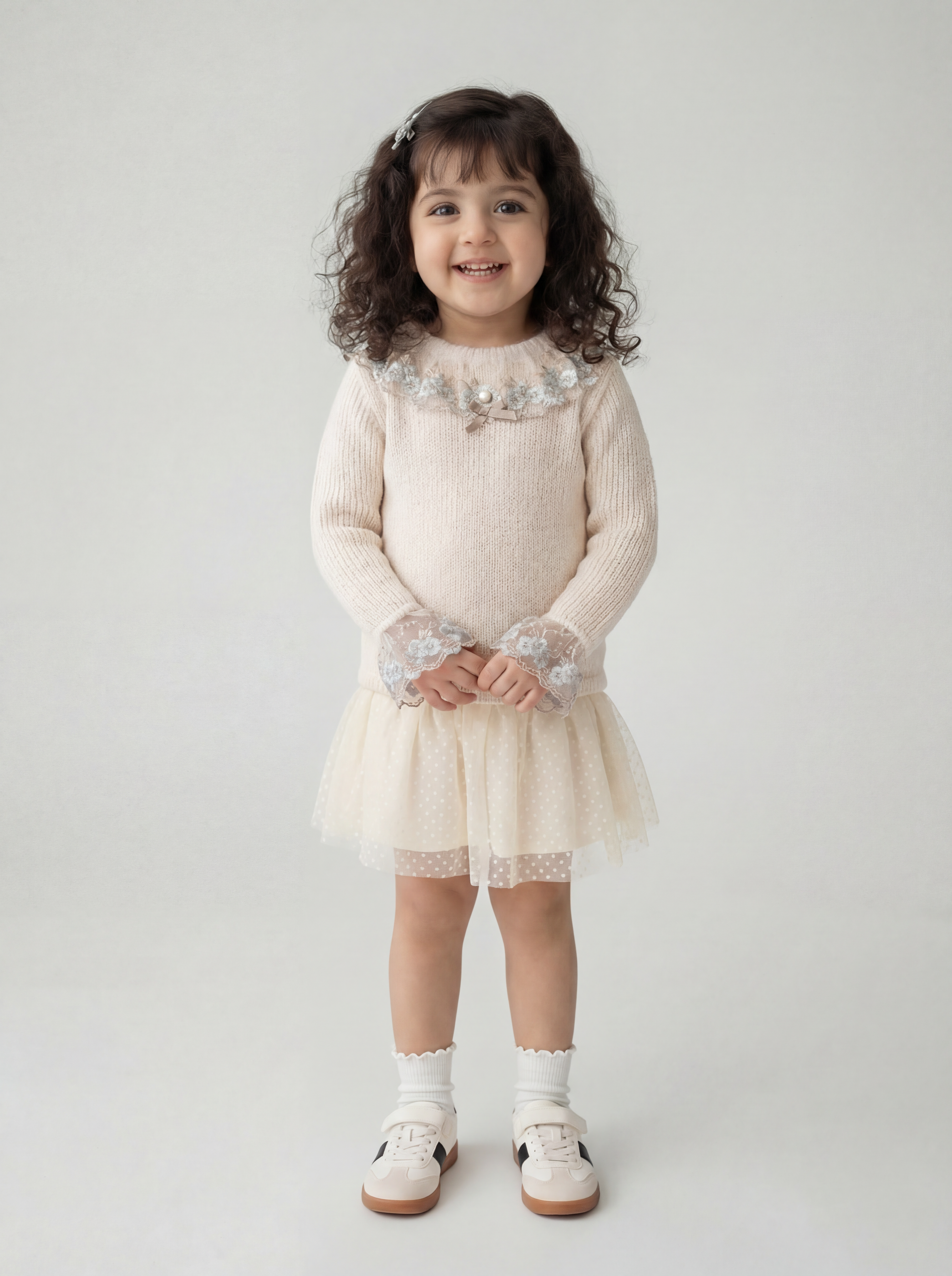 Cream woollen top with lace detailing (048)