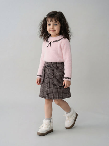 Cosy pink top with brown checkered skirt (047)