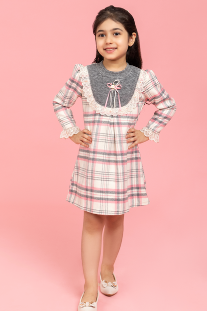 Soft checkered dress with lace detailing